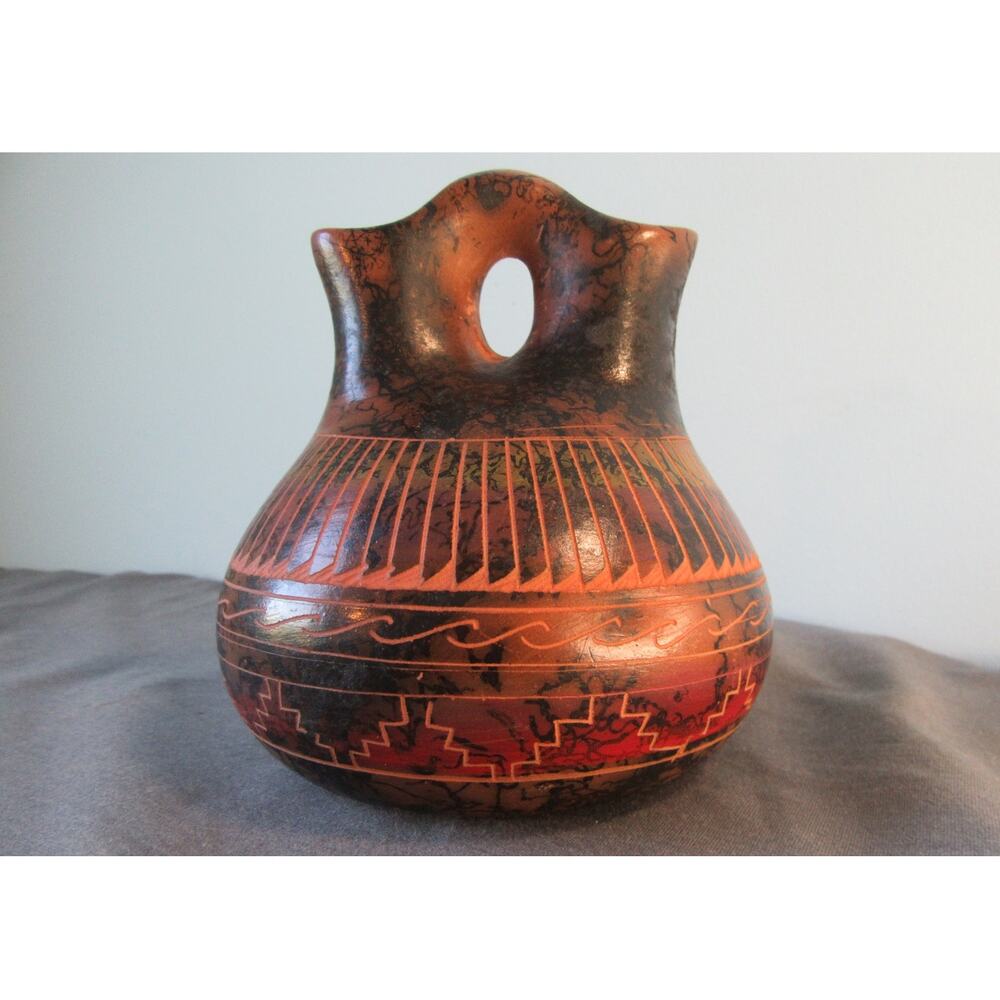 Native American Navajo Red/Brown Horse Hair Etched Pottery Wedding Vase Signed